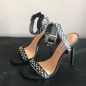 Steve Madden Studded sexy sandal size 6